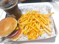 -TRIPS BURGER(大钟寺店)