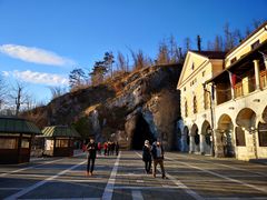 -波斯托伊纳溶洞