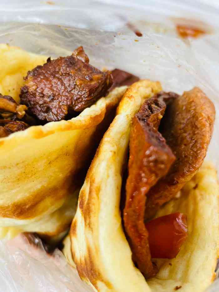 王虎子大饼-"就在家附近,刚搬来的时候发现是个网红店去.