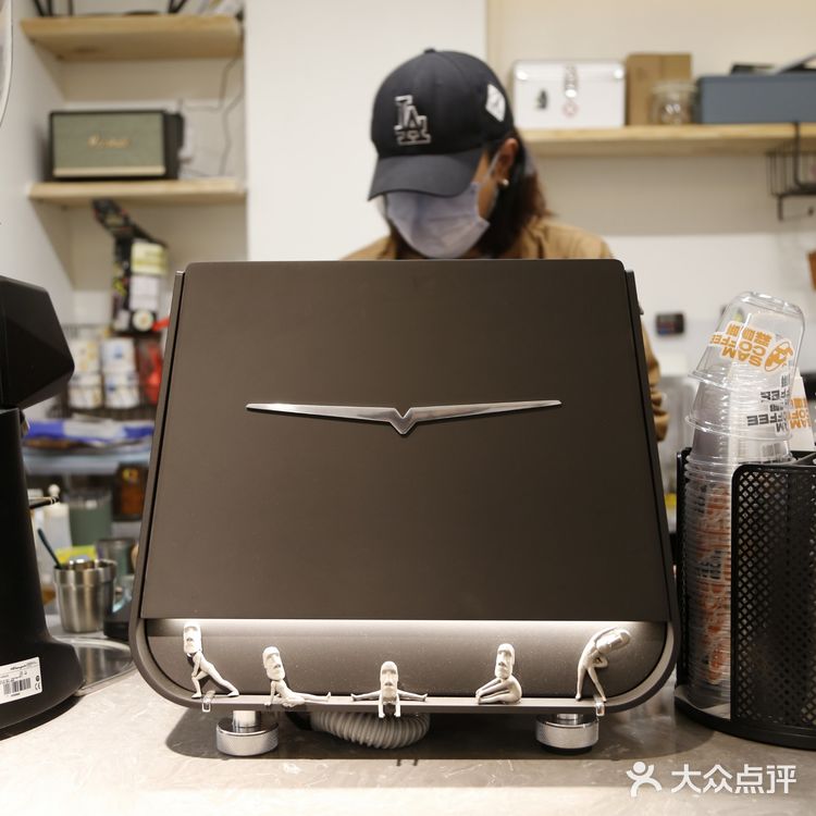 景田三巨头旁边开了家咖啡店,来认了个新字: 罧!