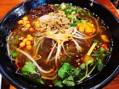 -爆炸头阿姨小四川正宗川味小吃(无任何分店)