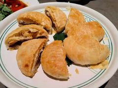 现烤玫瑰鲜花饼-云海肴·汽锅鸡·云南菜(高德置地店)