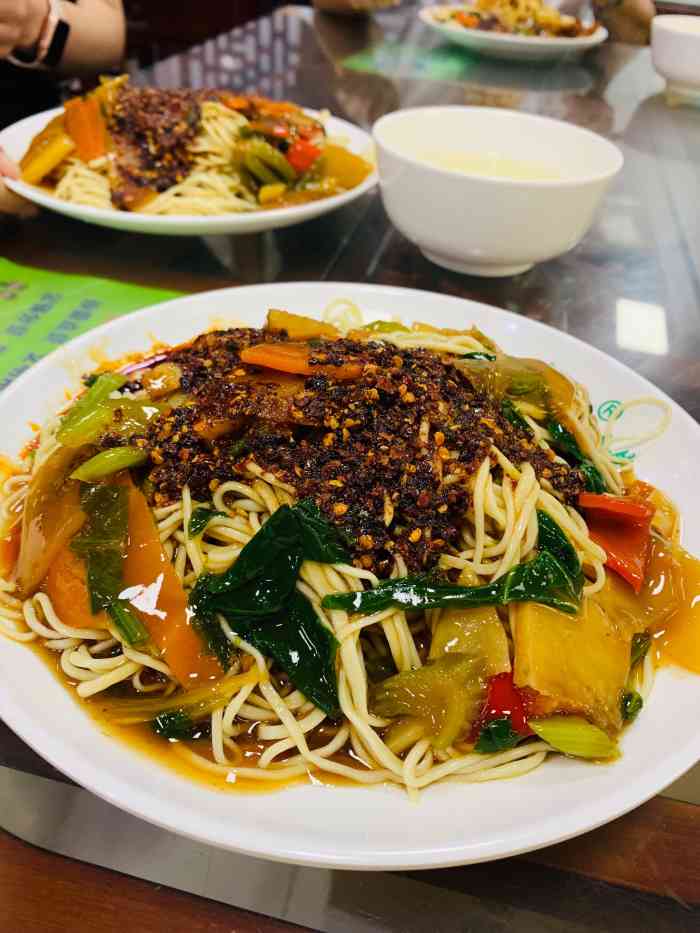 清真61米家凉卤面-"老字号的凉卤面店,总店在中山林,凉面配烤.