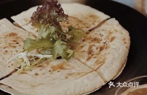 Meat Sauce Stuffed Cheese Pie