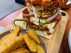 双蛋指椒牛肉汉堡-魏斯理汉堡(西安沣东吾悦店)