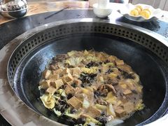 -粘豆包柴火铁锅炖