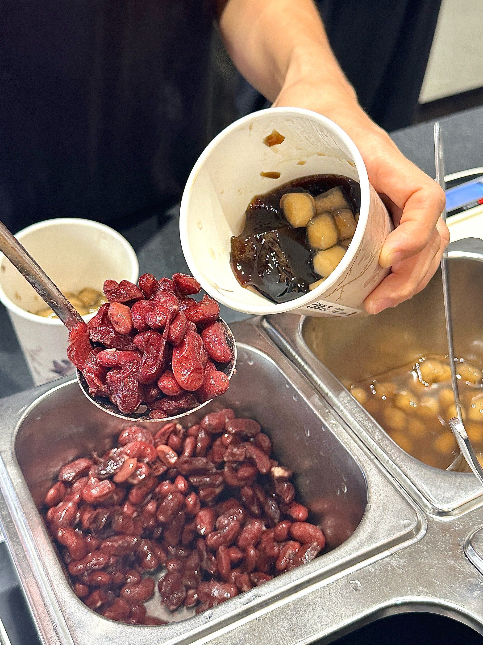 来西街人手一杯的!泉州蕞好吃的烧仙草!