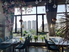 靠窗位-荣耀.西式融合餐厅(留云湖店)