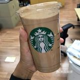 办公室有同事光荣退休了，老板请了下午茶，现在星巴克外
