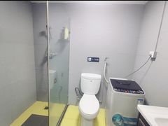 -吾遇酒店(深圳火车站罗湖口岸店)
