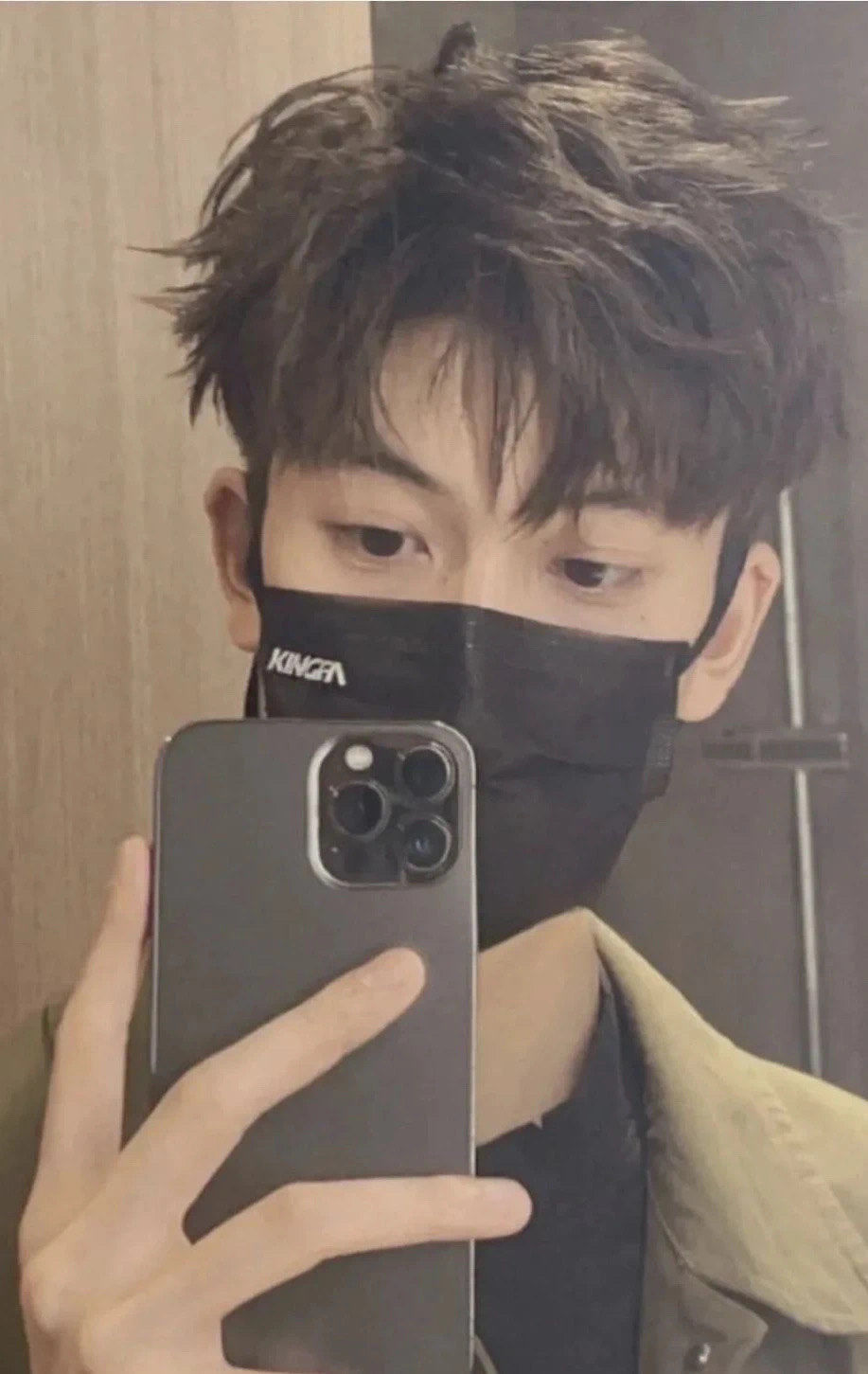 男生发型推荐之蝴蝶烫 三七分造型超帅的!