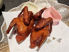蝴蝶里招牌手撕乳鸽-蝴蝶里·粤菜·点心(滨江龙湖店)