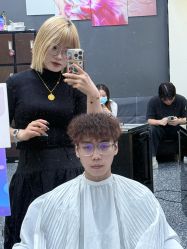 -藤野造型专业烫染接发
