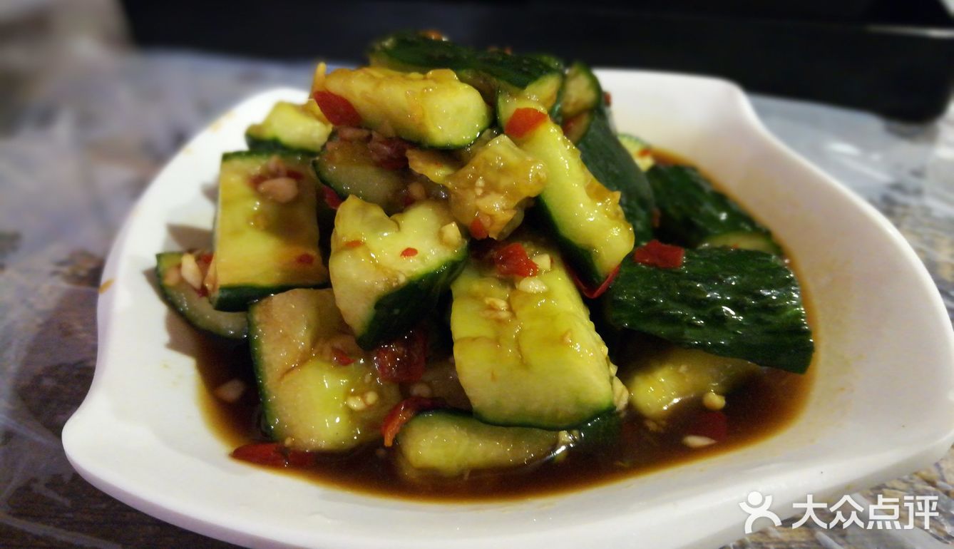 对于重口味的我来说，觉得少了点啥！藕片吃在嘴里太生了