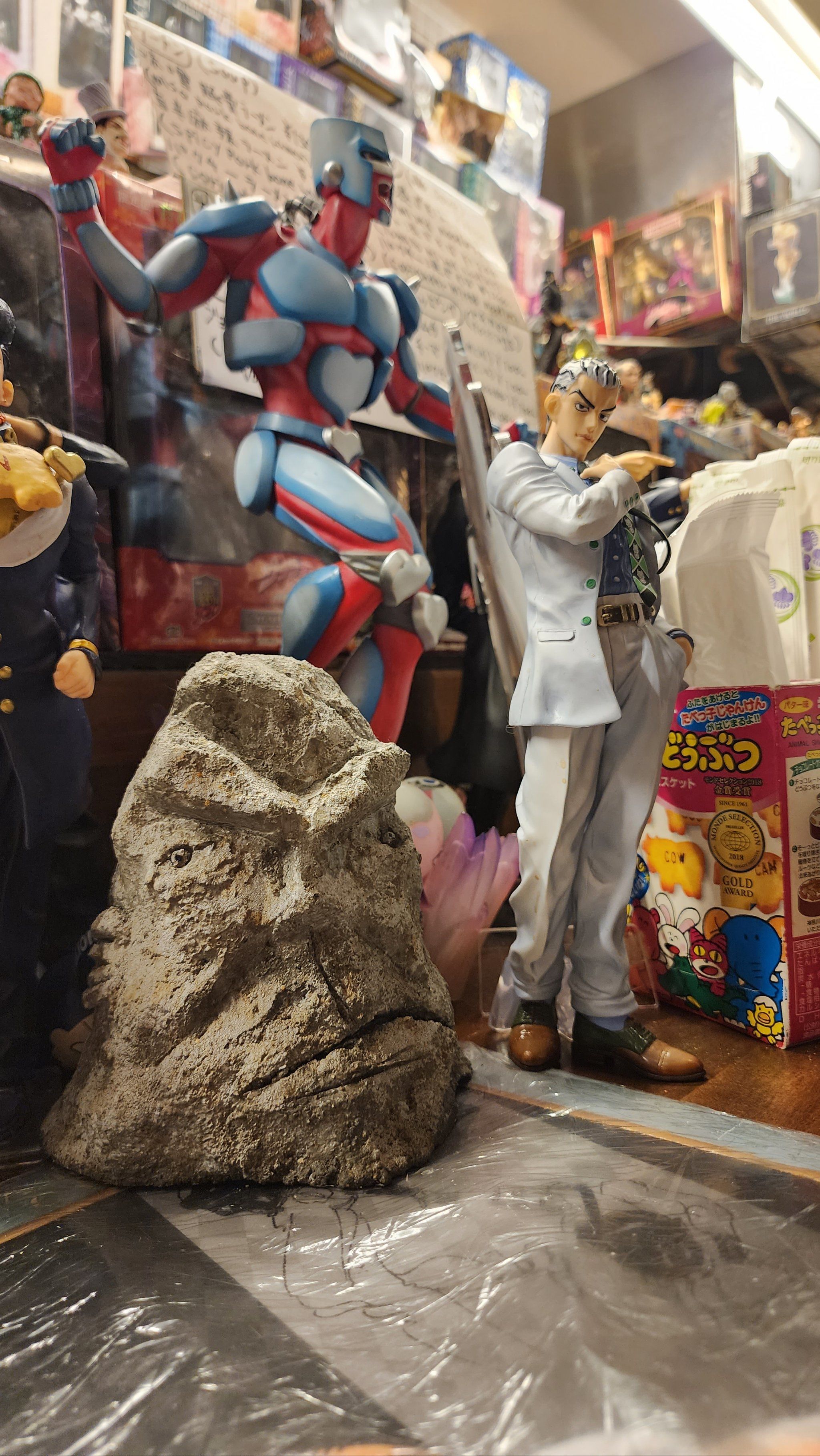 谁家好人把石鬼面挂门口啊?