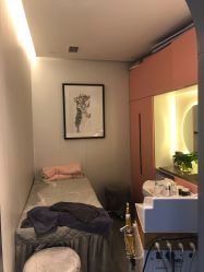 -LESSMORE科技头皮理容中心
