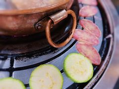 云南花心土豆片-阿山卓·野生菌火锅·纳西火塘烤肉