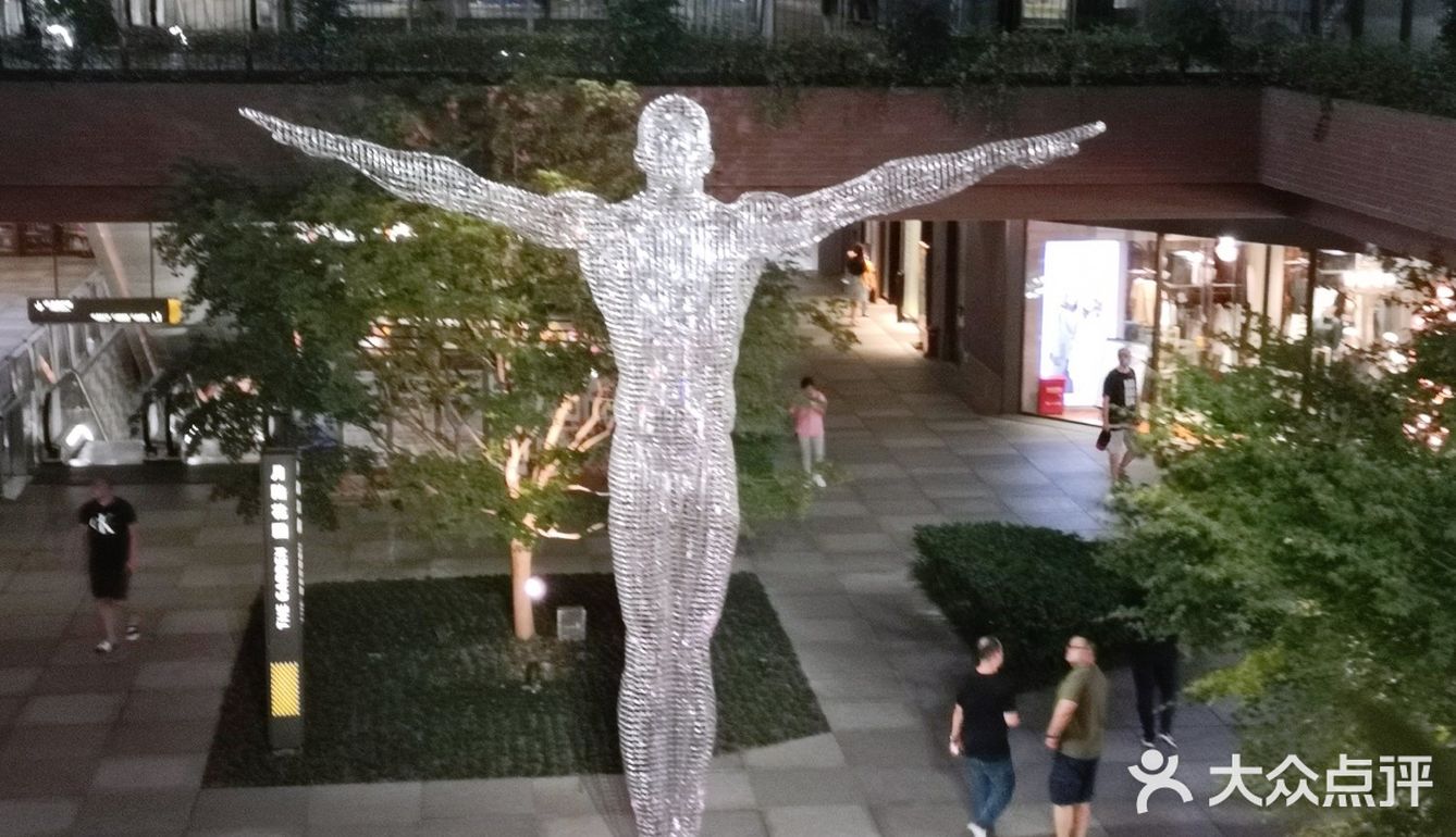 真的是人非常非常多的一家星巴克呢
