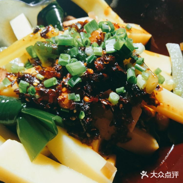 这是一家开了有10多年的老店了，现在换了新的地方