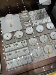 -周大福CHOW TAI FOOK(宝山苏宁易购店)