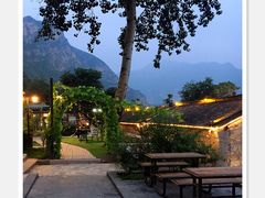 -百里峡七彩艺术小镇