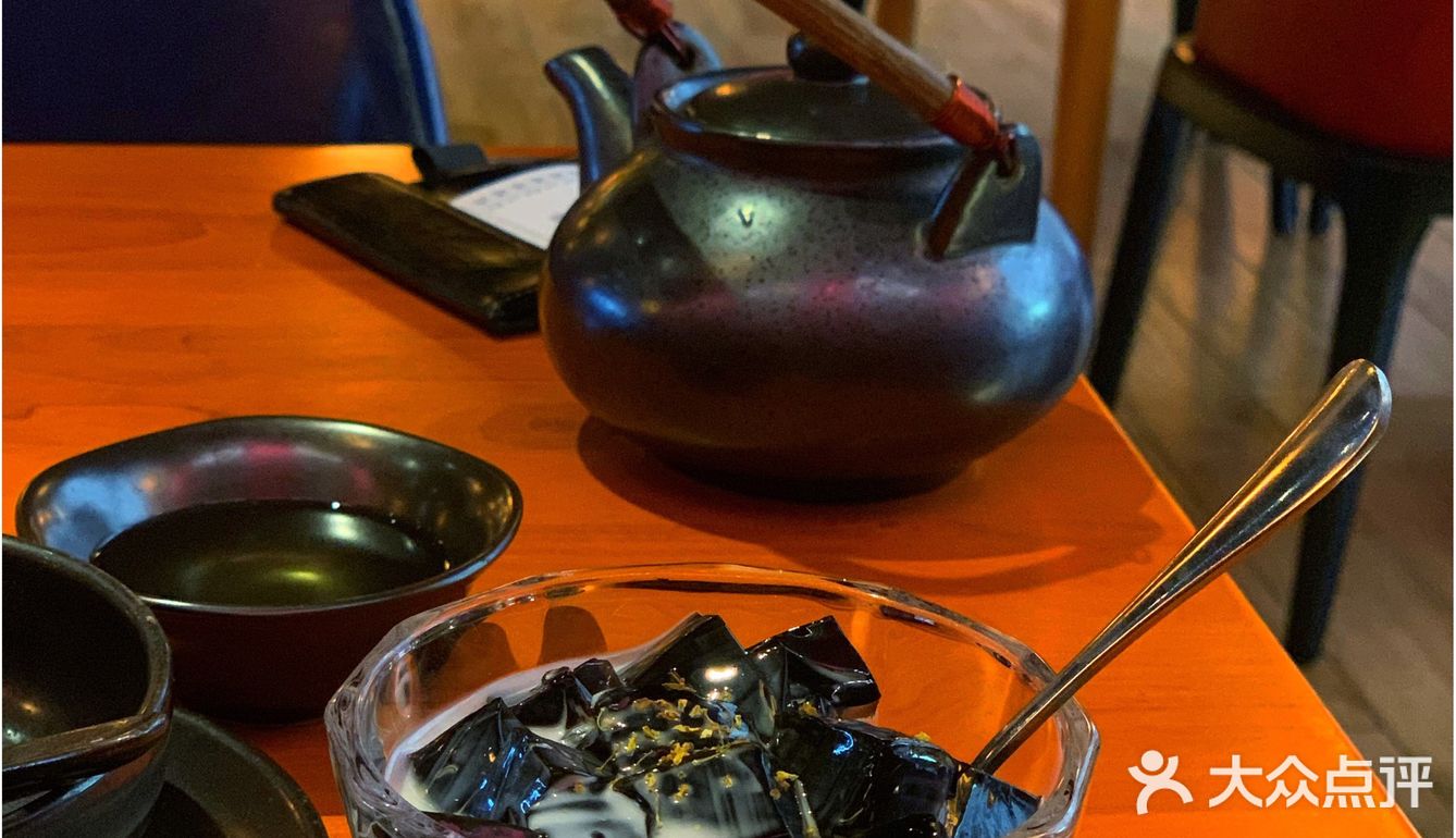 撚手特色粤菜强劲火候啫啫煲丨专门店喳喳煲