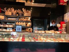 面包甜点陈列柜-Salon de The de Joel Robuchon(外滩18号店)