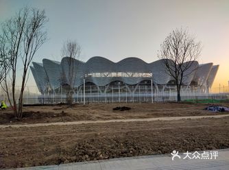 今天去了西安奥体中心。好壮观，挺不错，风景挺好。今天