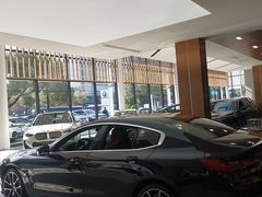 -上海宝信宝马4S店