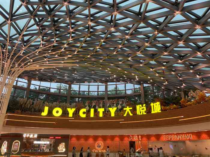 商场超大吃的玩的都很多停车免费喜欢逛这家商场