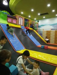 -维佳童话镇演出现场(徐东店)