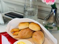 -弦月窗LUNETTE BY AMANDA(复兴路店)