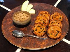 榛果花生鸭肝酱葱油饼-杭州西子湖四季酒店·金沙厅