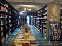 -钟书阁(松江泰晤士小镇店)