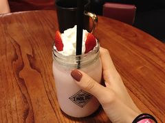 草莓酸奶思慕雪-I HOLIC艾豪丽披萨(KKone店)