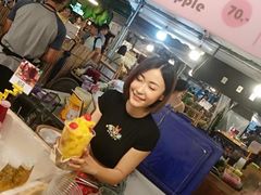 -席娜卡琳火车铁道夜市