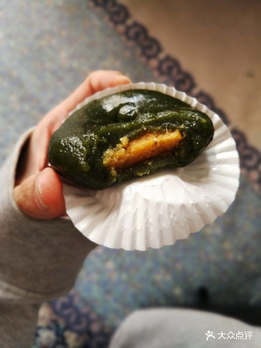 泸溪河蛋黄肉松青团图片 - 第1张