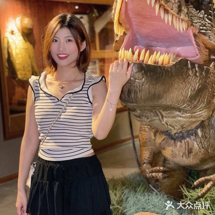 魔都上海世茂广场喜迎三周年｜凡尔纳魔幻公馆开业