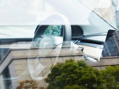 -TESLA 特斯拉(上海太古汇体验店)