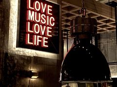 -FOUR PLAY BAR