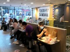 等位区-麦当劳(静安寺店)