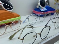 -翰佐蔡司小乐圆·依视路星趣控·暴龙眼镜折扣店