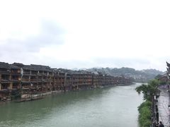-临江餐馆二楼美食部落