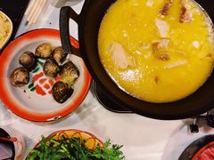 -鲜入围煮花胶鸡海鲜火锅