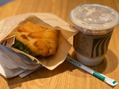 -星巴克臻选(上海中环广场2F店)