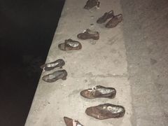 -多瑙河畔鞋履雕塑