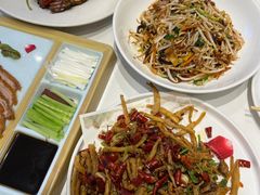干煸茶树菇-小桃红·东北菜·春饼烤鸭(南阳湖街店)