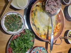 -洱火云南酸菜牛肉火锅(石景山当代商城店)