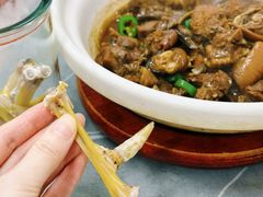 老鸡菌子煲-沪依小酒馆心意菜