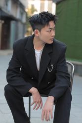 -一家只做男发烫染的店